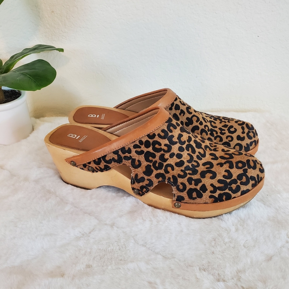 BAKERS Wooden Clogs, Leopord Print! Size 10.